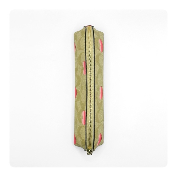 ★ NWOT Coach Pencil Case In Signature Canvas With Pink Stripe Heart Print ★ - Picture 4 of 15